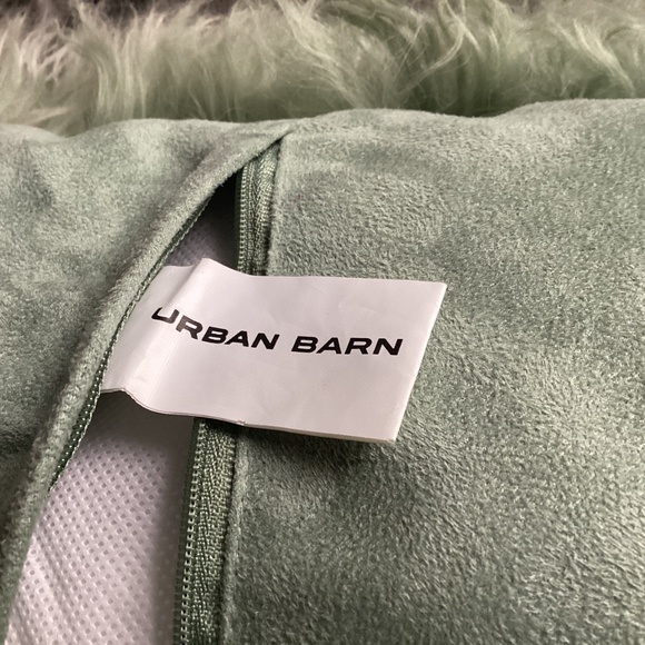 URBAN BARN SAGE GREEN LARGE SQUARE MONGOLIAN SHEEP FUR PILLOW - Picture 8 of 10